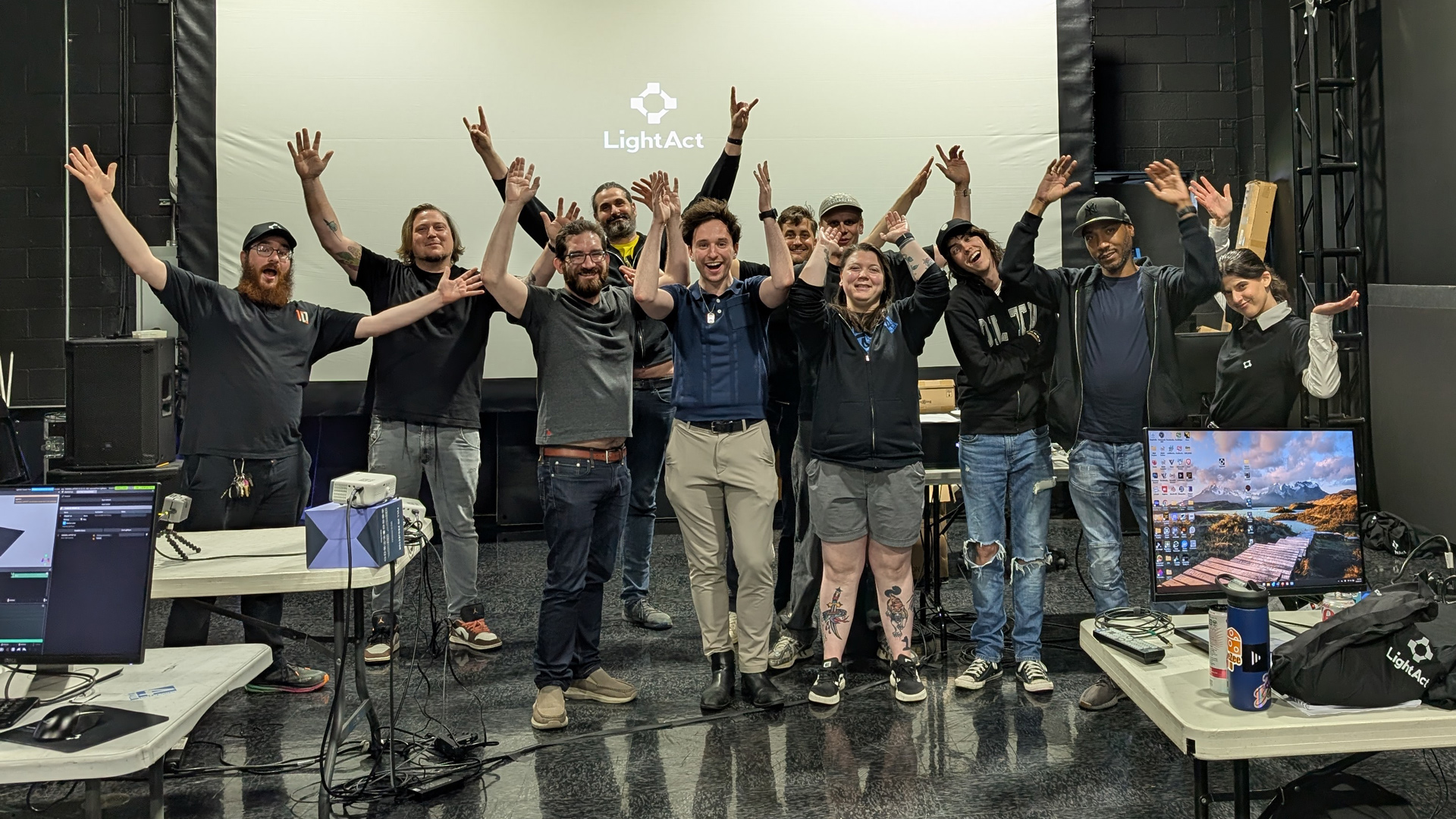 250616-FunnyPic-allOperators-4WallTraining